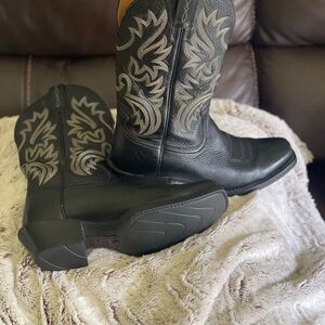 Men Ariat boots size 8D